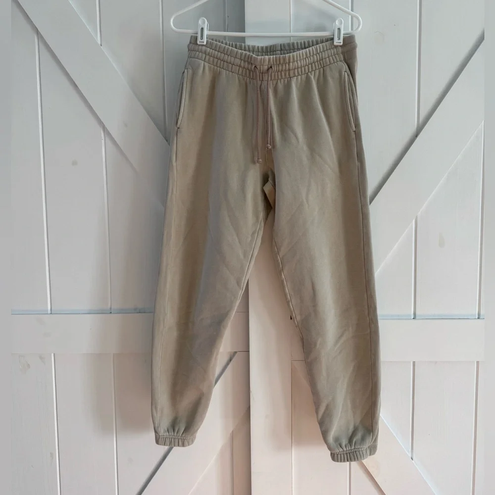 TNA Aritzia Womens Beige Sweatpant Joggers